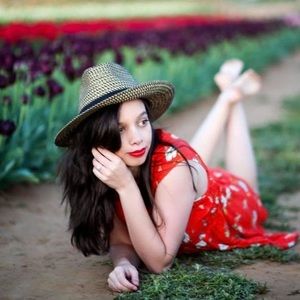 Meet your posher, Chalie!